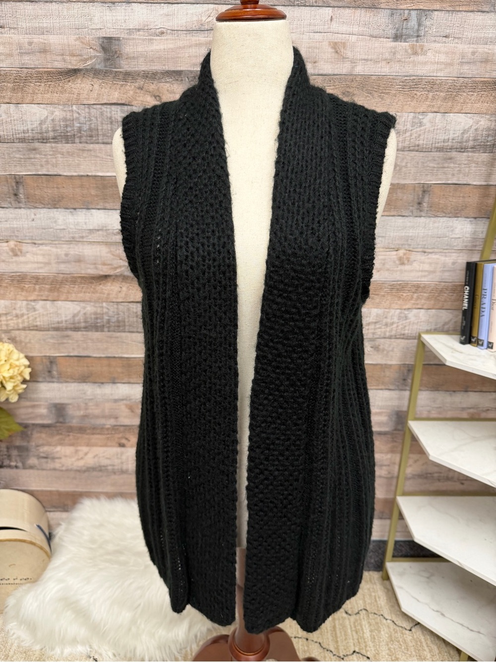 Chicos black sleeveless open front cardigan